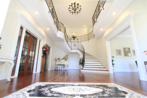 Yatahlia Manor Luxury Homestay - Holiday Adelaide 2