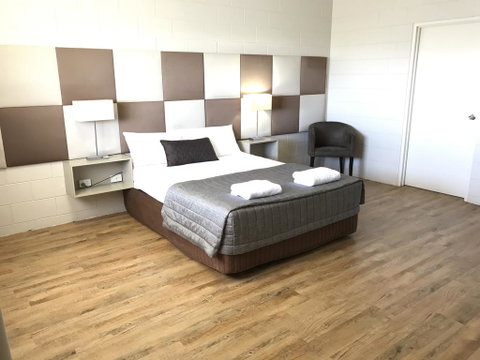 Yongala Lodge By The Strand - Holiday Adelaide 3