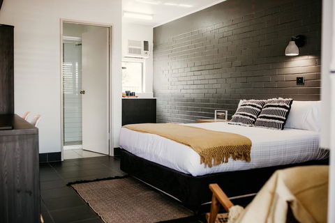 Yeppoon Surfside Motel - Holiday Adelaide 1