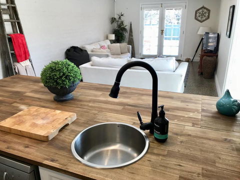 YSG The Edward Townhouse 153 - Walk To Town - Holiday Adelaide 1