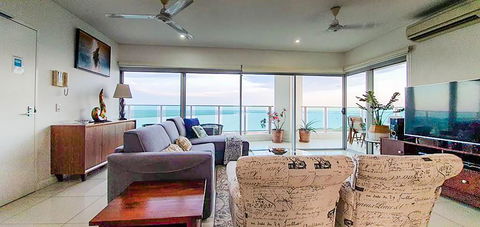 ZEN BY THE WATER - Darwin Premier Retreat - Holiday Adelaide 3