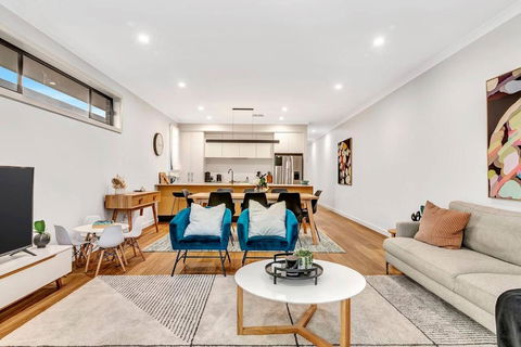 \'Brightly Brompton\' A Family Delight By The Park - Holiday Adelaide 0