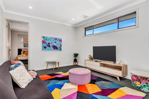 \'Brightly Brompton\' A Family Delight By The Park - Holiday Adelaide 1
