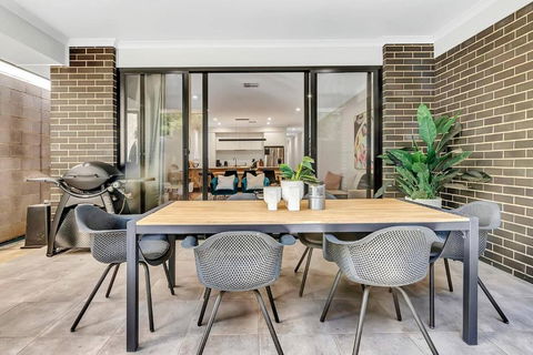 \'Brightly Brompton\' A Family Delight By The Park - Holiday Adelaide 2