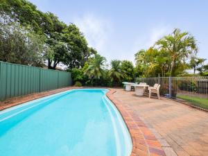 Croydon Ave 50 - Currimundi - Holiday Adelaide 4