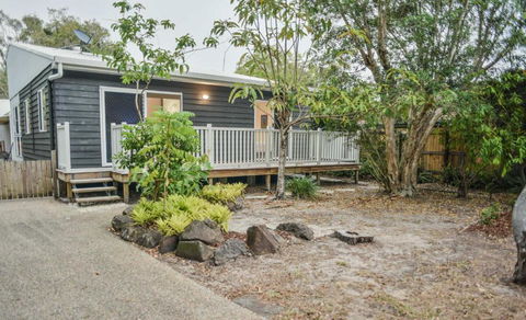 Currimundi Beach House - 1min To Currimundi Lake & Beach - Holiday Adelaide 0