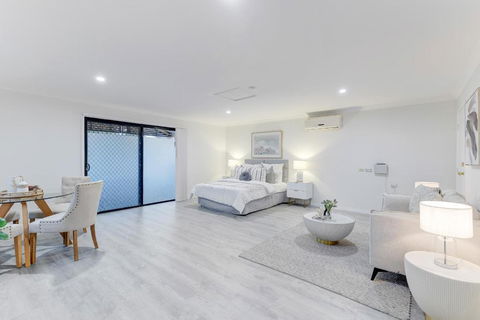 5 Bedroom With Inground Pool In Parkinson - Holiday Adelaide 1
