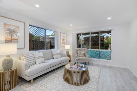 5 Bedroom With Inground Pool In Parkinson - Holiday Adelaide 2