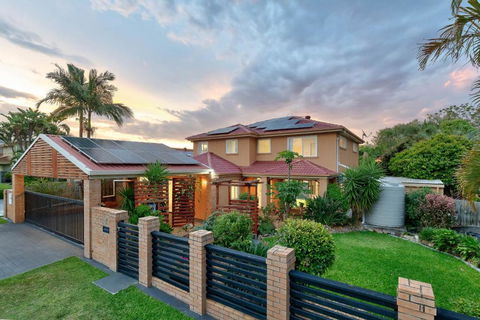 5 Bedroom With Inground Pool In Parkinson - Holiday Adelaide 4