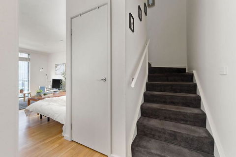 A 2BR Loft Near Melbourne Central FREE Parking - Holiday Adelaide 3