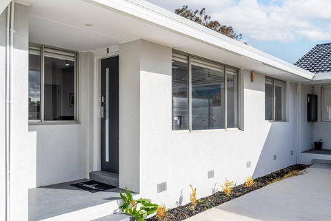 A Private Hideaway With Large Backyard And CarParks - Holiday Adelaide 2