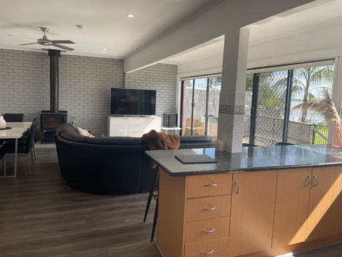 Absolute Waterfront At Woodlands - Holiday Adelaide 4