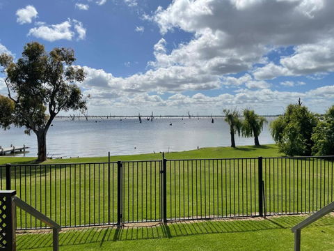 Absolute Waterfront At Woodlands - Holiday Adelaide 1