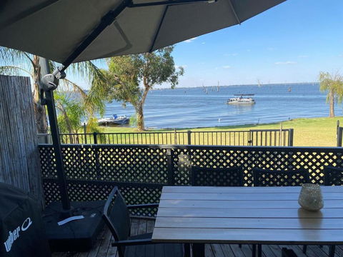 Absolute Waterfront At Woodlands - Holiday Adelaide 0