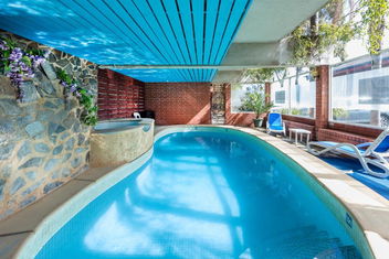 Adelaide Granada Motor Inn with Holiday Adelaide
