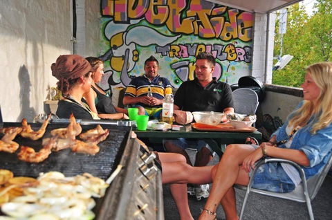 Adelaide Travellers Inn Backpackers Hostel - Holiday Adelaide 0