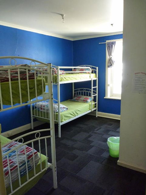 Adelaide Travellers Inn Backpackers Hostel - Holiday Adelaide 1
