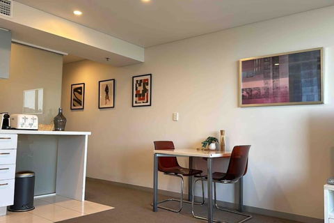 Amazing City Skyline Apartment - Pool, Gym, Sauna. - Holiday Adelaide 1