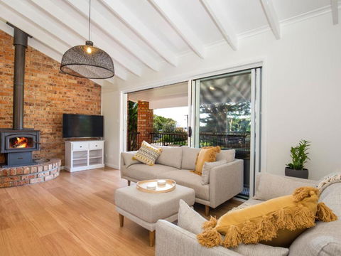 Anacapri - Pet Friendly - Opposite Beach - Fireplace - Holiday Adelaide 2