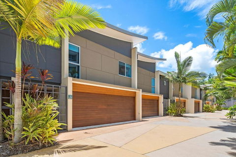 Airlie Beach Townhouse - Holiday Adelaide 3