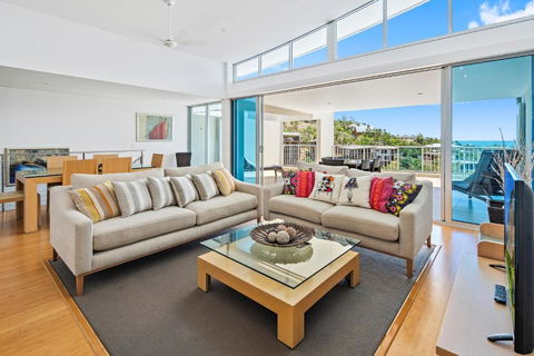 Airlie Beach Townhouse - Holiday Adelaide 1