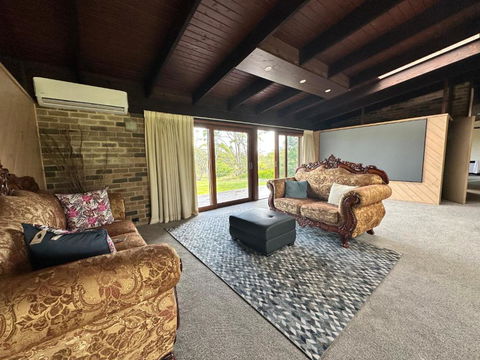 Arcadia Stunning Manor Tennis & Pool & Hottub - Holiday Adelaide 1