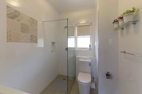B9 Crawley Apartment 1 BRM & Sleepout Near UWA - Holiday Adelaide 3