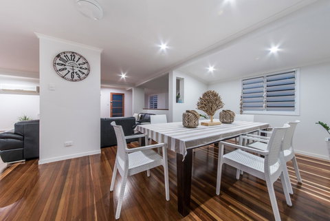 Hayman Views - Holiday Adelaide 13