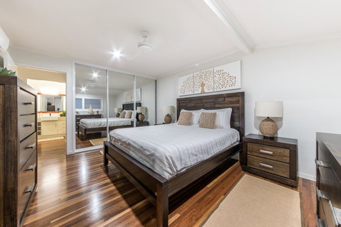 Hayman Views - Holiday Adelaide 16