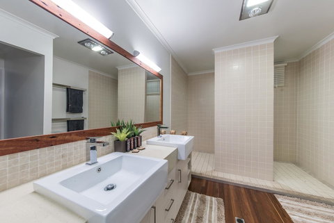 Hayman Views - Holiday Adelaide 3