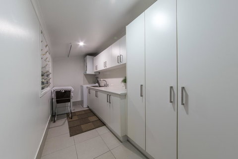 Hayman Views - Holiday Adelaide 4