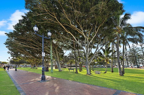 Pacific Regis Beachfront Holiday Apartments - Holiday Adelaide 18