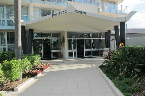 Pacific Regis Beachfront Holiday Apartments - Holiday Adelaide 10