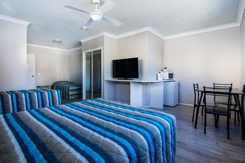 Burleigh Gold Coast Motel - Holiday Adelaide 2