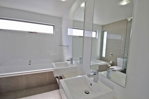 48 Boardrider Crescent, Mt Coolum - Pet Friendly, WiFi, Linen Incl. 500 BOND - Holiday Adelaide 8