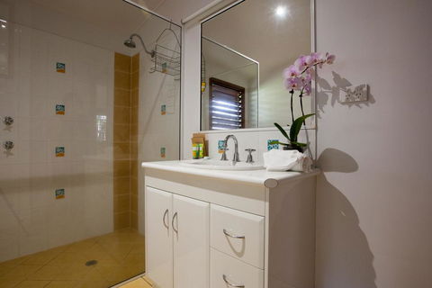 Cassawong Cottages - Holiday Adelaide 11