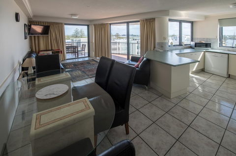 Centrepoint Apartments Caloundra - Holiday Adelaide 38
