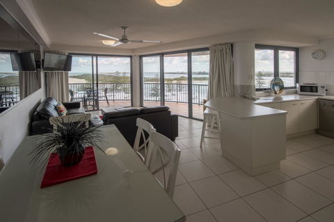 Centrepoint Apartments Caloundra - Holiday Adelaide 12