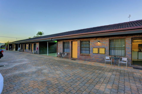 Chalet Motor Inn - Holiday Adelaide 10