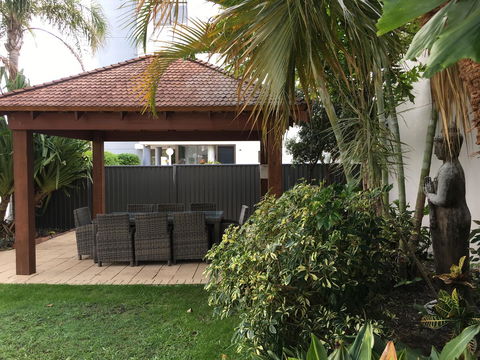 Burleigh Palms Holiday Apartments - Holiday Adelaide 22