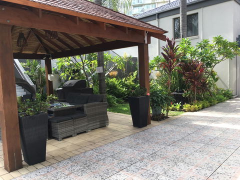 Burleigh Palms Holiday Apartments - Holiday Adelaide 16