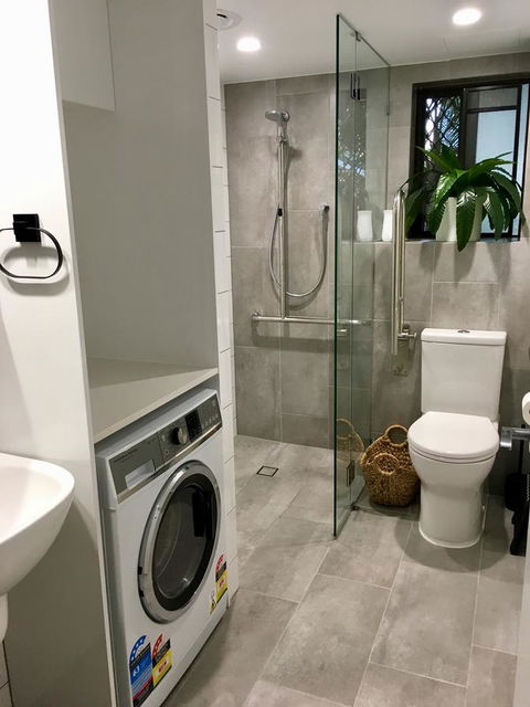 Burleigh Palms Holiday Apartments - Holiday Adelaide 6
