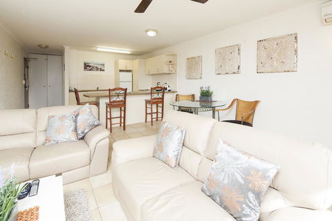 Burleigh Palms Holiday Apartments - Holiday Adelaide 25