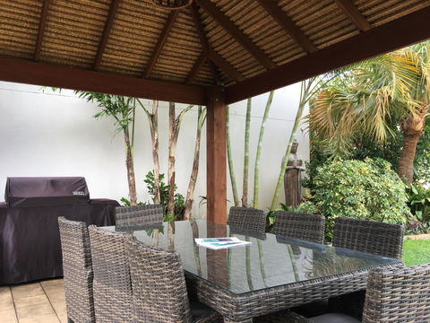 Burleigh Palms Holiday Apartments - Holiday Adelaide 23