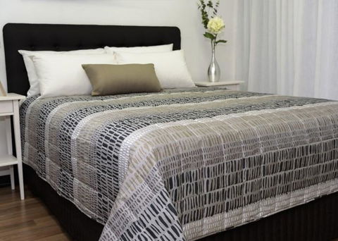 Burleigh Palms Holiday Apartments - Holiday Adelaide 1