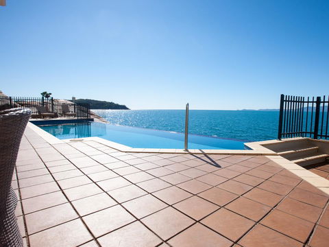 Grand Mercure Apartments Magnetic Island - Holiday Adelaide 3