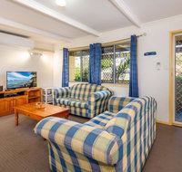 Pet Friendly Cottage in the Heart of Bribie - Wirraway St Bongaree - Holiday Adelaide
