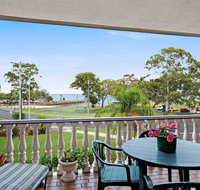 Huge top floor unit across the road....Waterfront - Holiday Adelaide