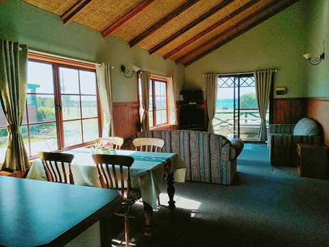 Baudins Accommodation And Restaurant - Holiday Adelaide 3