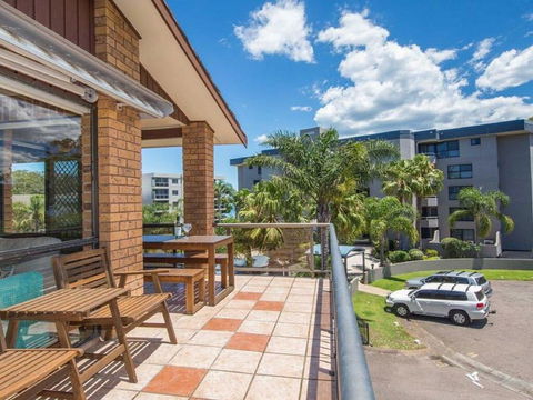 'COLUMBIA VIEWS', 2/9 COLUMBIA CLOSE - AIRCON, WIFI, NETFLIX, VIEWS & BOAT PARKING - Holiday Adelaide 1